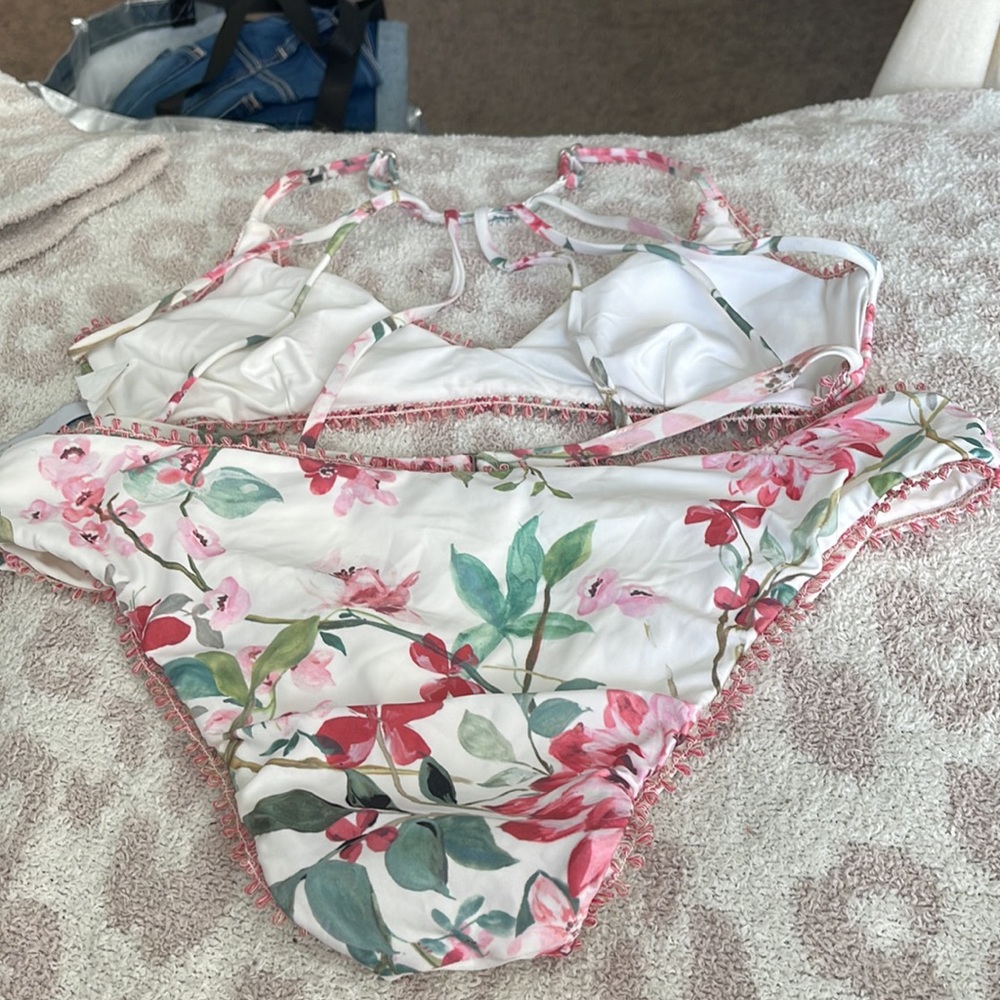 White and pink bikini good used condition. Size Med - Picture 2 of 5